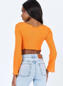 Princess Polly Harrison Long Sleeve Top Orange -Princess Polly Sales 4 modelinfo Tori US2 8ede427a 2eba 48e1 87a3 104e11233f2d