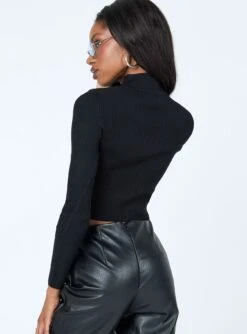 Princess Polly Kobe Long Sleeve Top Black -Princess Polly Sales 4 modelinfo Tori us2 832583d0 30d0 4219 893a 3040da865b8b