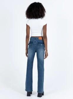 Princess Polly Carvalho Flare Jeans Mid Wash Denim -Princess Polly Sales 4 modelinfo alexa us2 379c710c 59bb 4ee2 9aa5 e992ca30378e