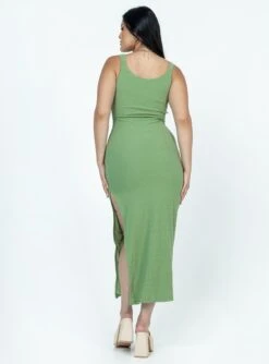 Princess Polly Suzie Maxi Dress Green -Princess Polly Sales 4 modelinfo alicia us8 15372302 eb79 4a21 8627 b4c4f9662973