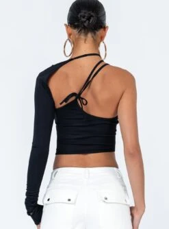 Princess Polly Ashbury Long Sleeve Top Black -Princess Polly Sales 4 modelinfo bella us2 bba632a5 de5a 43a2 8e33 6c05a38328e8