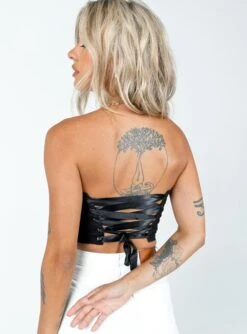 Princess Polly Endless Love Corset Top Black -Princess Polly Sales 4 modelinfo cathlin us2 e6a0ce5f 1c72 472b 9113 c948fc8dd0f6