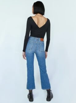 Princess Polly Arizona Flare Denim Jeans -Princess Polly Sales 4 modelinfo chloe us2 e92cca12 36eb 4153 9e46 df12aab45e04