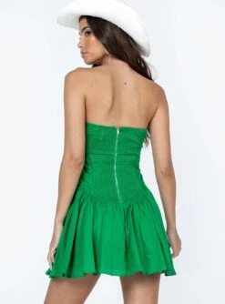 Princess Polly Luella Mini Dress Green -Princess Polly Sales 4 modelinfo cindy us2 697aaff2 1109 4901 8169 dc11d2970844