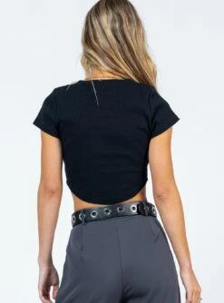 Hutchins Top Black -Princess Polly Sales 4 modelinfo emily us2 ac837bb6 583c 4852 b6f7 8e857068ff4a