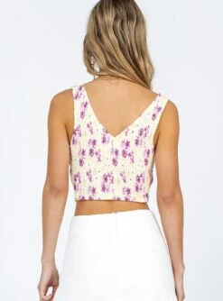 Princess Polly Nellie Top Yellow Floral -Princess Polly Sales 4 modelinfo emily us2 ec49b5a1 d644 4f30 8102 5b92c8f62b8b