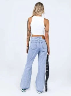Princess Polly Prague Oversized Denim Jeans -Princess Polly Sales 4 modelinfo emma leigh us4 a6f67495 82c1 4163 800f 8c785054cc81