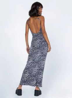 Princess Polly Knox Maxi Dress Zebra -Princess Polly Sales 4 modelinfo feturi us2 7fb42941 ed41 4803 9bd4 91bef669b7ab