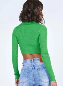 Princess Polly Elijah Long Sleeve Top Green -Princess Polly Sales 4 modelinfo feturi us2 9ff9a442 4ad0 4ab9 b465 55901df33acc