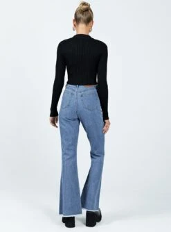 Princess Polly Bolsena Flared Mid Wash Denim Jean -Princess Polly Sales 4 modelinfo kiana us2 9746a6a8 f4d6 4077 9a92 3ba79ac5f566