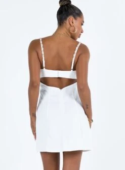 Lorene Mini Dress White -Princess Polly Sales 4 modelinfo lola us4 e7bc1eab 44e0 40ea a950 099e22f30fd3