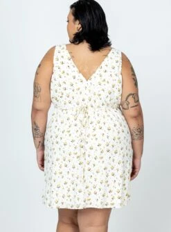 Nellie Mini Dress White / Yellow Floral Curve -Princess Polly Sales 4 modelinfo lovisa us18 081ad3d8 5207 47b3 b2d7 761030c99a39