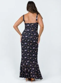 Curtis Maxi Dress Black / Floral -Princess Polly Sales 4 modelinfo mikayla us6 1dcac2ba 4727 4814 9e47 e20c591a4853