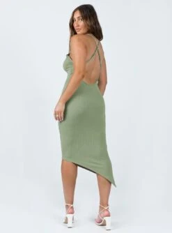 Princess Polly Deme Maxi Dress Sage -Princess Polly Sales 4 modelinfo mikayla us6 3204cbd3 d6e7 46f9 a0e2 db4cbc1b52ce