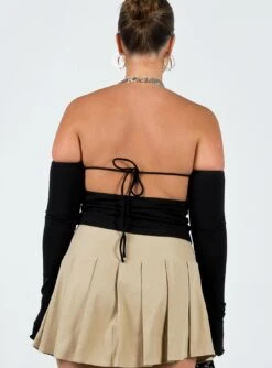 Princess Polly Weller Long Sleeve Top Black -Princess Polly Sales 4 modelinfo mikayla us8 b38581a6 fed6 43b2 903a 434bbedff1cc