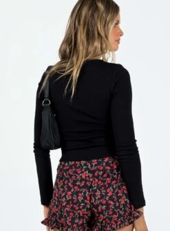 Princess Polly Basalt Long Sleeve Top Black -Princess Polly Sales 4 modelinfo milli us2 1bca3fcf 9f82 4386 9299 e554e6cf5365