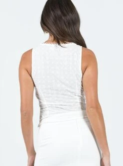 Princess Polly Antonia Top White -Princess Polly Sales 4 modelinfo nat us2 8aae6d07 97d6 4600 8271 a2456097c683