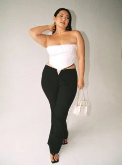 Bad Gal Bustier White Curve -Princess Polly Sales 4 modelinfo sarah us14 036f29fa 41ed 4842 85d6 41d2fb376374