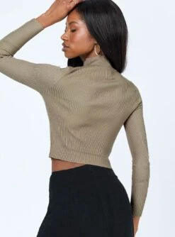 Princess Polly Kobe Long Sleeve Top Beige 7 Princess Polly Kobe Long Sleeve Top Beige -Princess Polly Sales 4 modelinfo tori us2 a8b47436 8c34 42c0 a211 3eff1e0a6cfc