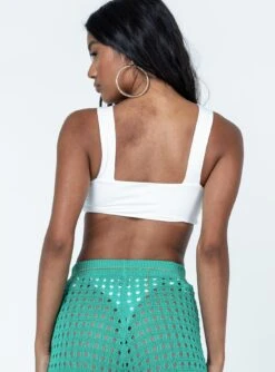 Princess Polly Keoni Top White 11 Princess Polly Keoni Top White -Princess Polly Sales 4 modelinfo yarelis us2 01240872 ad5c 4e64 a12e 4f4f6bf81211