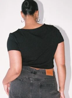 Sweet N Sour Tee Black / Red Curve -Princess Polly Sales 4 modelinfo zarria us14 26a060b7 39c8 4e26 a434 01e66fac22d4