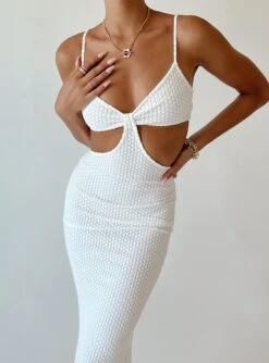 Princess Polly Shanni Maxi Dress White 11 Princess Polly Shanni Maxi Dress White -Princess Polly Sales 5 modelinfo Alexis us2 6fdfeb06 87d8 4303 b30d 36ee9510082e