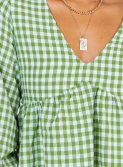 Princess Polly Ignacio Mini Dress Green / White -Princess Polly Sales 5 modelinfo Alexis us2 7cbde0c4 0569 4aab 92f9 030e3a948ca1