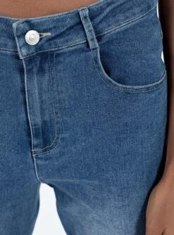 Princess Polly Carvalho Flare Jeans Mid Wash Denim -Princess Polly Sales 5 modelinfo alexa us2 35dbd4d0 7a30 45f0 9df6 72d87f81b41a