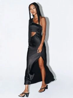 Karter Maxi Dress Black -Princess Polly Sales 5 modelinfo eyes us2 b845605c 82b8 4a77 b6d3 b1c6e83285e2