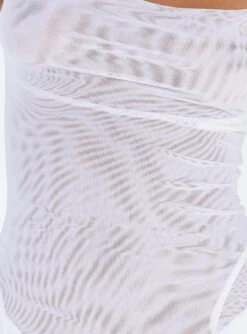 Sikora Vintage Maxi Dress White -Princess Polly Sales 5 modelinfo kauri us2 ff87d4d8 f7c2 4021 87cb 3a7d12602bd9