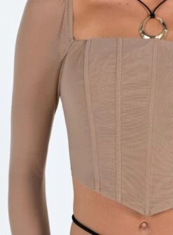 Princess Polly Beverly Long Sleeve Top Beige -Princess Polly Sales 5 modelinfo kiana us2 08bf3ebd 3cfc 48e8 8c33 b0d85af0b2ea