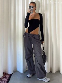 Koslo Bolero Top Black -Princess Polly Sales 5 modelinfo kiana us2 jpg 0d5bd05e 276f 4326 b28d 585844b7b267