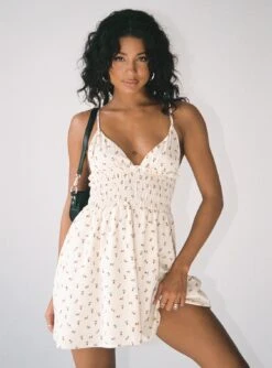 Roza Mini Dress Beige Petite -Princess Polly Sales 5 modelinfo kiele us4 ee511c5b d9a4 4ad8 b7e1 e094c26b001b