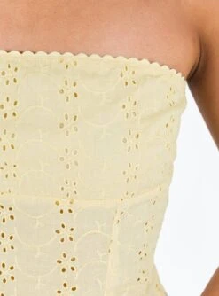 Princess Polly Parle Anglais Top Yellow -Princess Polly Sales 5 modelinfo millicent us2 75f4d750 3b7e 48c4 a787 595aa0e7868b