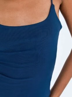 Knox Maxi Dress Navy -Princess Polly Sales 5 modelinfo sneha us2 fd86b56a 86f4 4490 8f77 fc6d042afff5