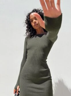 Princess Polly Karim Ribbed Knit Maxi Dress Khaki -Princess Polly Sales 6 modelinfo Kristen us2 f6593e11 ed93 4b22 ab64 53e10ab4f298